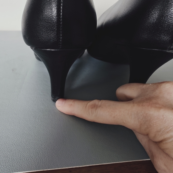 Classic black heels - office - Size 8.5M - Picture 4 of 11